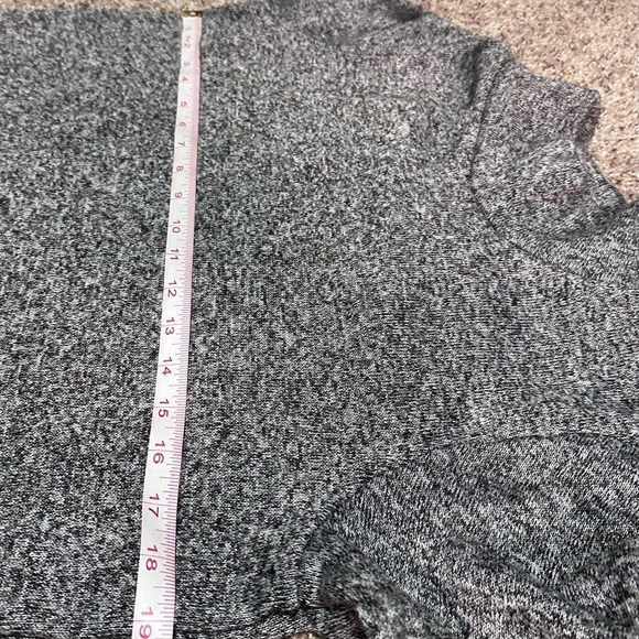 👕 Serra Heather Gray and Black Warm Shirt - Size Large 🌟 - Picture 9 of 12